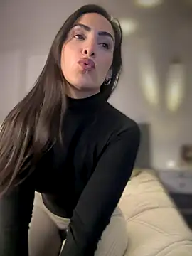 Snapshot of alessandra-a chatting on October 7, 2:31 am alessandra-a online show from October 7, 2:31 am