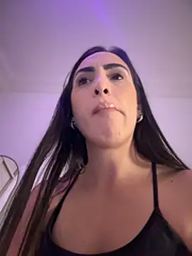 Snapshot of alessandra-a chatting on November 20, 12:11 am alessandra-a online show from November 20, 12:11 am