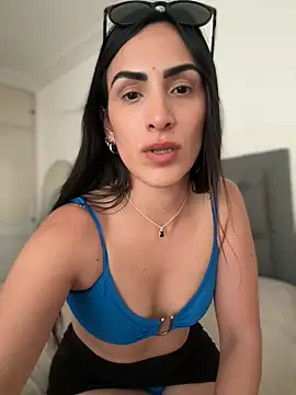 Snapshot of alessandra-a chatting on December 13, 10:26 pm alessandra-a online show from December 13, 10:26 pm