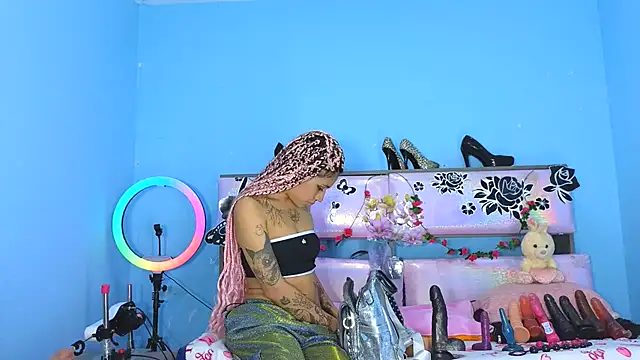 Snapshot of gabbiefoxthx chatting on January 19, 1:21 am gabbiefoxthx online show from January 19, 1:21 am