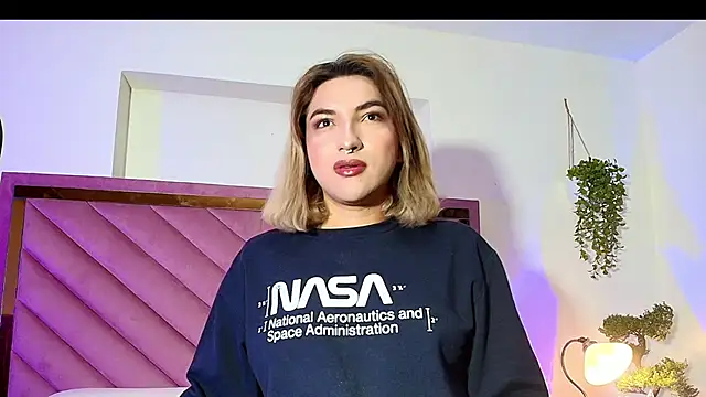 TomLondon  online show from September 24, 11:13 am