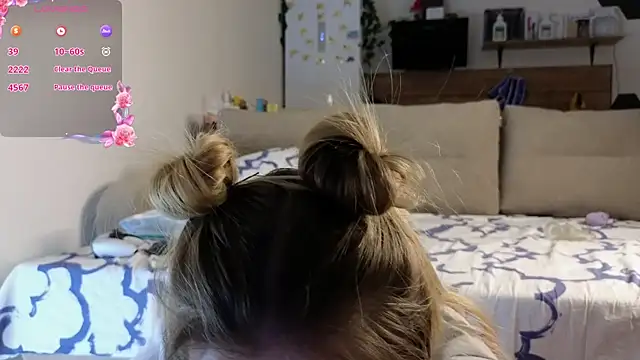 Girl alone home online show from February 28, 5:15 pm