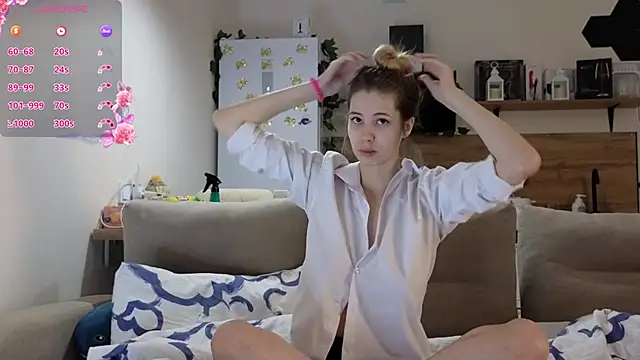 Girl alone home online show from March 15, 3:06 pm