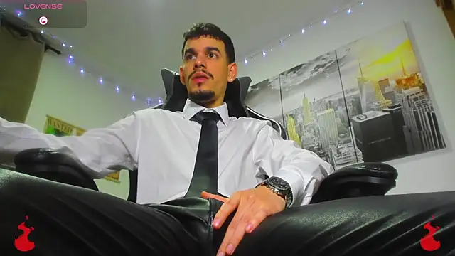 Snapshot of BRAYHAMBROWN chatting on October 31, 5:52 am BRAYHAMBROWN online show from October 31, 5:52 am