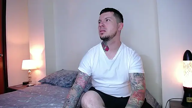 Snapshot of Adam_tatto chatting on January 22, 4:13 am Adam tatto online show from January 22, 4:13 am