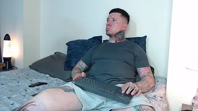 Snapshot of Adam_tatto chatting on February 16, 3:37 am Adam tatto online show from February 16, 3:37 am