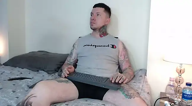 Snapshot of Adam_tatto chatting on February 17, 4:04 pm Adam tatto online show from February 17, 4:04 pm