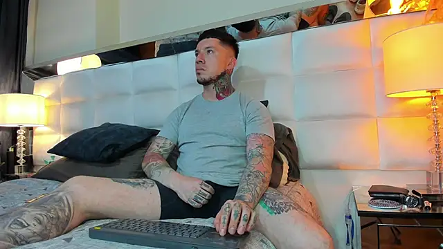 Snapshot of Adam_tatto chatting on September 30, 1:43 am Adam tatto online show from September 30, 1:43 am