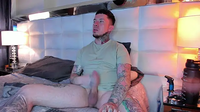 Snapshot of Adam_tatto chatting on October 11, 3:39 am Adam tatto online show from October 11, 3:39 am