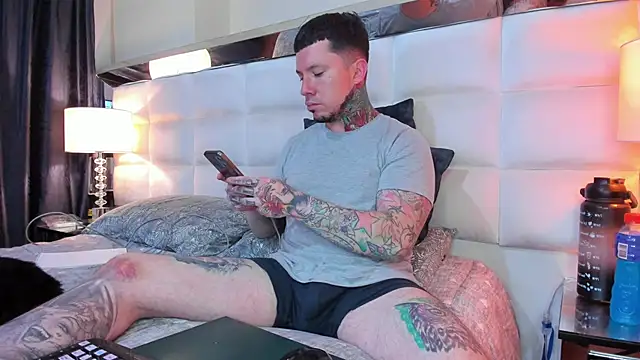 Snapshot of Adam_tatto chatting on October 24, 2:19 am Adam tatto online show from October 24, 2:19 am