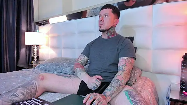 Snapshot of Adam_tatto chatting on October 26, 2:50 am Adam tatto online show from October 26, 2:50 am