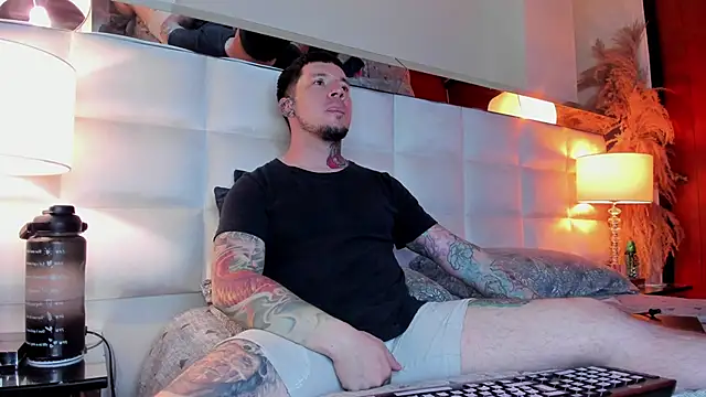 Snapshot of Adam_tatto chatting on October 29, 2:03 am Adam tatto online show from October 29, 2:03 am