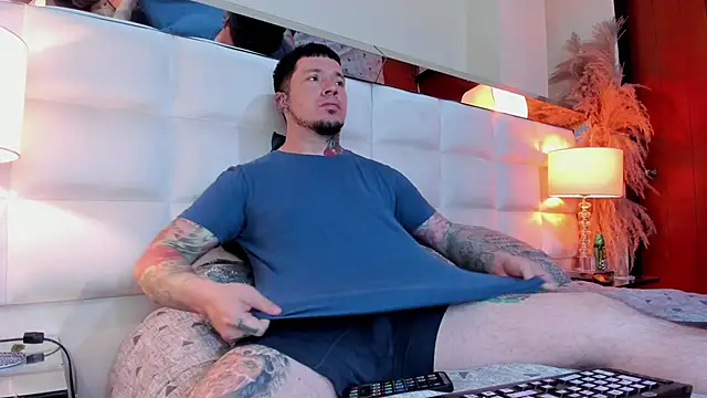 Snapshot of Adam_tatto chatting on October 30, 3:19 am Adam tatto online show from October 30, 3:19 am