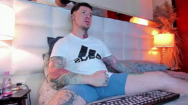 Snapshot of Adam_tatto chatting on November 3, 2:57 am Adam tatto online show from November 3, 2:57 am