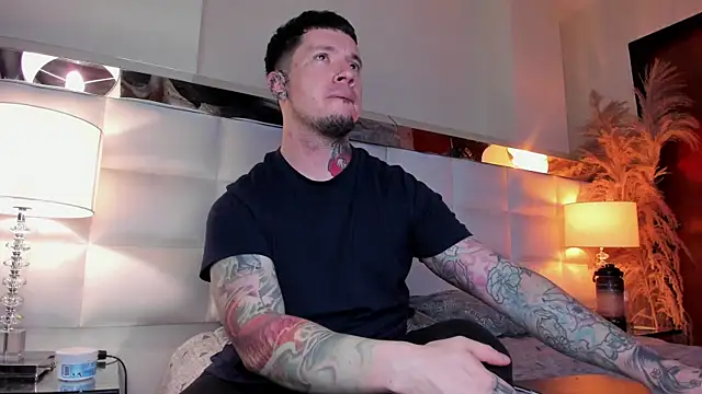 Snapshot of Adam_tatto chatting on November 13, 4:33 am Adam tatto online show from November 13, 4:33 am