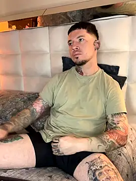 Snapshot of Adam_tatto chatting on November 14, 4:17 pm Adam tatto online show from November 14, 4:17 pm