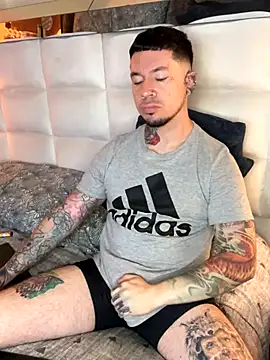 Snapshot of Adam_tatto chatting on November 20, 12:38 pm Adam tatto online show from November 20, 12:38 pm