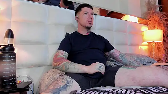 Snapshot of Adam_tatto chatting on December 14, 2:28 am Adam tatto online show from December 14, 2:28 am