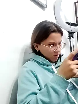 karlamorris  online show from January 7, 10:19 pm