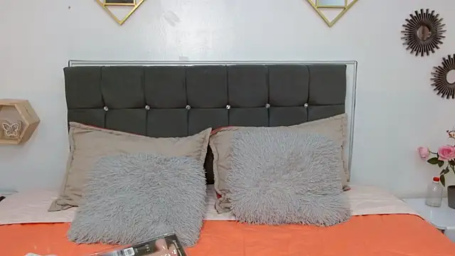 karlamorris  online show from February 21, 1:44 pm