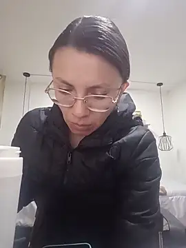 karlamorris  online show from October 31, 1:45 pm