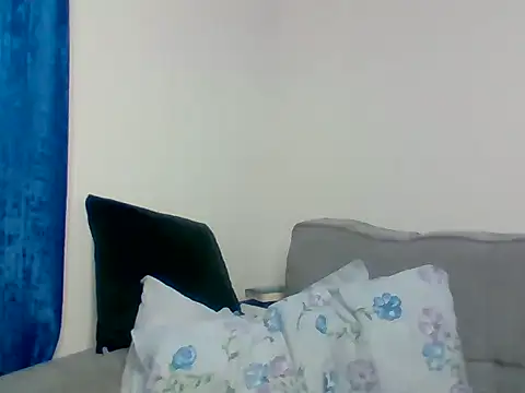 Snapshot of _crystal_princesss chatting on November 18, 1:11 am crystal princesss online show from November 18, 1:11 am