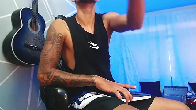 MagnusFrost online show from February 12, 7:45 pm