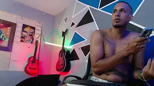 MagnusFrost online show from October 30, 7:47 pm