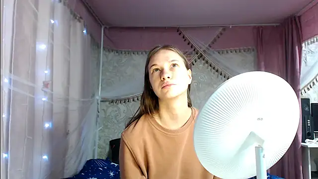 leila bambi  online show from November 12, 2:45 am