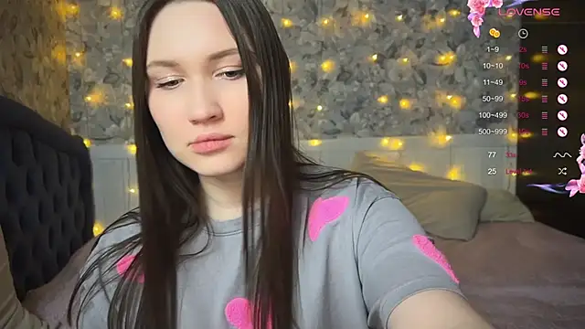 ChloeMillerMeow online show from March 4, 8:16 pm