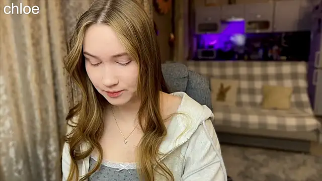 ChloeMillerMeow online show from November 1, 8:33 pm