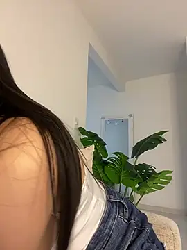 montmariana online show from February 2, 6:37 am