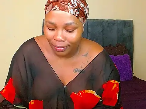 curvycloe1 online show from October 8, 5:16 am