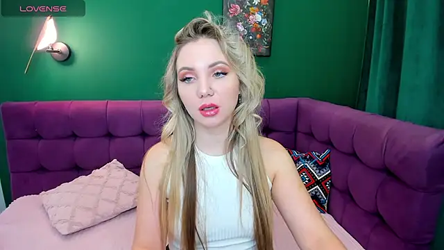 EvaMoran online show from October 12, 1:37 am