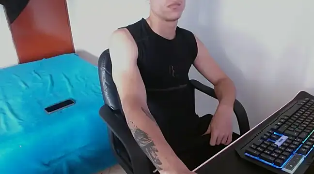 Snapshot of deividcloud36 chatting on January 5, 6:35 pm deividcloud36 online show from January 5, 6:35 pm