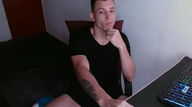 Snapshot of deividcloud36 chatting on January 5, 10:50 pm deividcloud36 online show from January 5, 10:50 pm