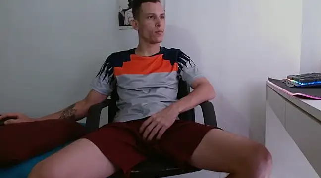 Snapshot of deividcloud36 chatting on January 8, 2:03 am deividcloud36 online show from January 8, 2:03 am