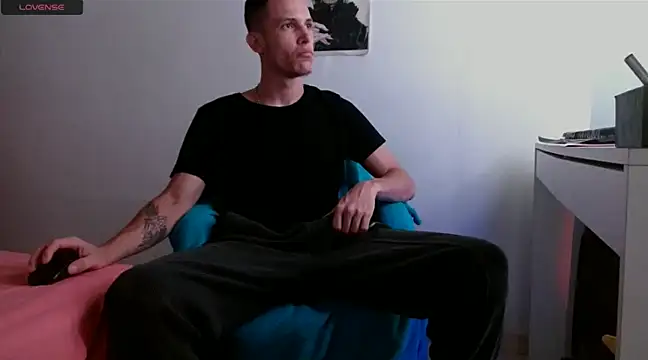 Snapshot of deividcloud36 chatting on February 3, 1:41 am deividcloud36 online show from February 3, 1:41 am