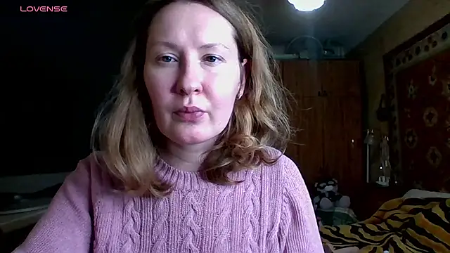 Snapshot of AnnaXLovers chatting on December 10, 2:28 pm AnnaXLovers online show from December 10, 2:28 pm