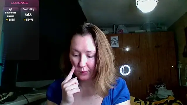 Snapshot of AnnaXLovers chatting on December 12, 6:47 am AnnaXLovers online show from December 12, 6:47 am