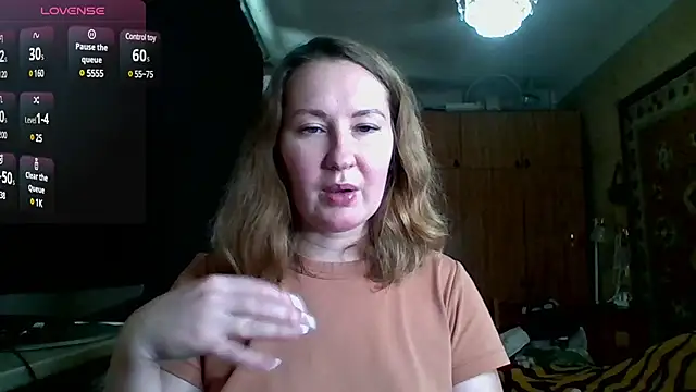 Snapshot of AnnaXLovers chatting on December 20, 11:32 am AnnaXLovers online show from December 20, 11:32 am