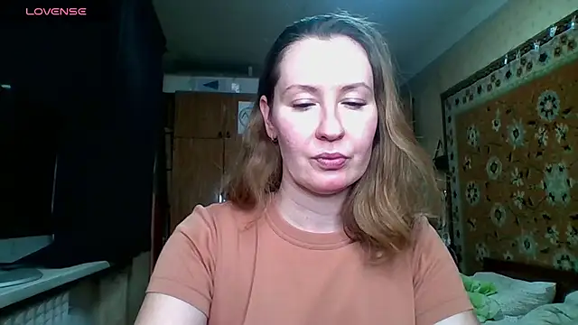 Snapshot of AnnaXLovers chatting on February 4, 1:38 pm AnnaXLovers online show from February 4, 1:38 pm