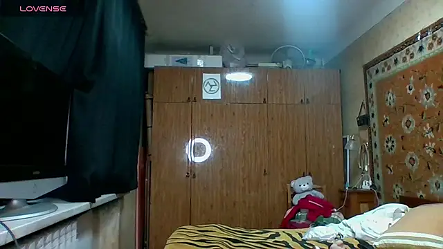 Snapshot of AnnaXLovers chatting on February 7, 7:40 am AnnaXLovers online show from February 7, 7:40 am