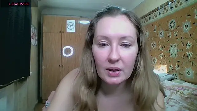 Snapshot of AnnaXLovers chatting on November 22, 9:41 am AnnaXLovers online show from November 22, 9:41 am