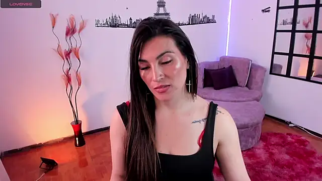 Snapshot of Elizabeth_taylor_b chatting on December 11, 7:03 pm Elizabeth taylor b online show from December 11, 7:03 pm