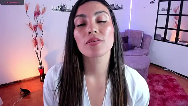 Snapshot of Elizabeth_taylor_b chatting on December 16, 8:48 pm Elizabeth taylor b online show from December 16, 8:48 pm