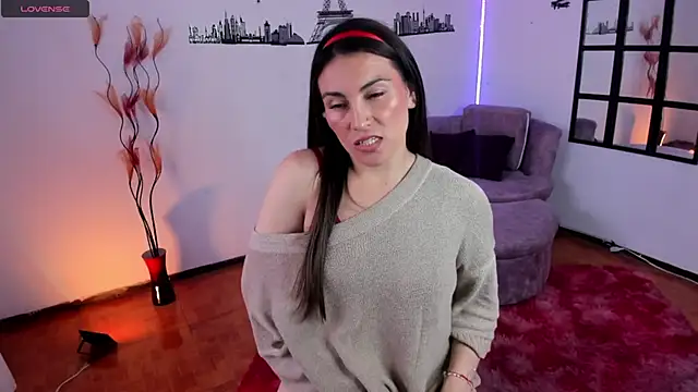 Snapshot of Elizabeth_taylor_b chatting on December 23, 5:54 pm Elizabeth taylor b online show from December 23, 5:54 pm