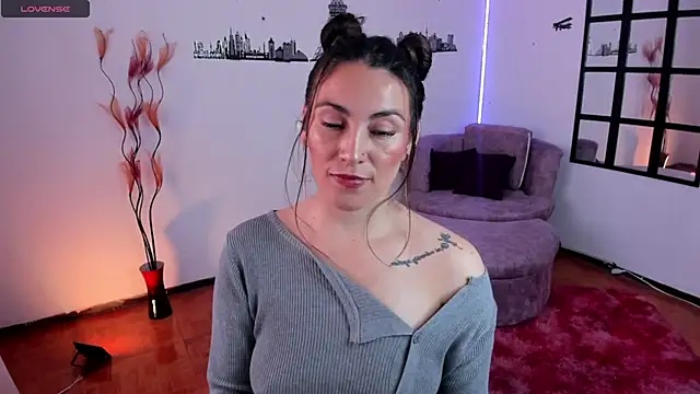 Snapshot of Elizabeth_taylor_b chatting on December 26, 5:51 pm Elizabeth taylor b online show from December 26, 5:51 pm