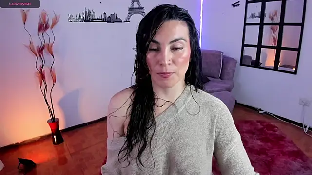 Snapshot of Elizabeth_taylor_b chatting on January 2, 5:50 pm Elizabeth taylor b online show from January 2, 5:50 pm