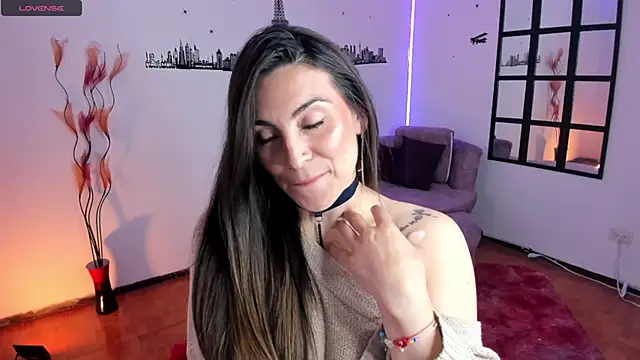 Snapshot of Elizabeth_taylor_b chatting on February 11, 9:25 pm Elizabeth taylor b online show from February 11, 9:25 pm